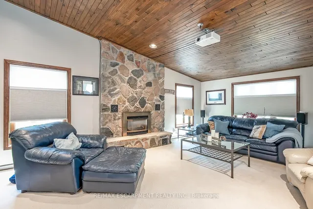 Additional image 10 of 275 Alexander Crt