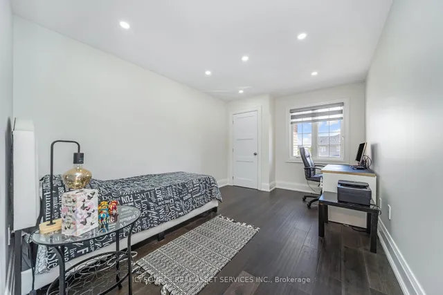 Additional image 24 of 12 Amethyst Circ