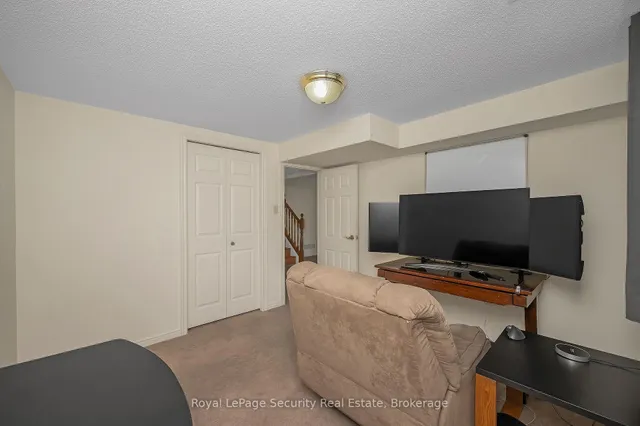 Additional image 34 of 107 Fairington Cres