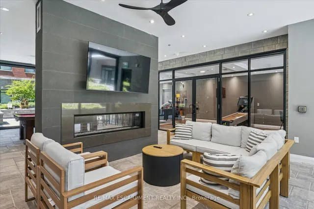 Additional image 35 of 1 Redfern Ave Unit 102