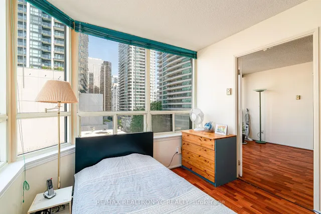 Additional image 23 of 30 Greenfield Ave Unit 614