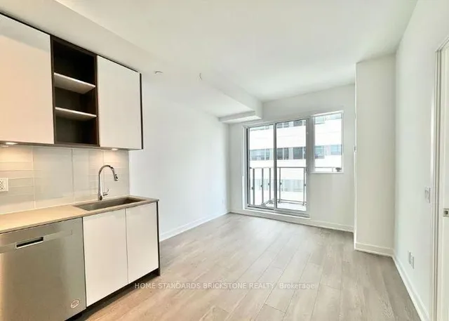 Additional image 2 of 543 Richmond St Unit 933