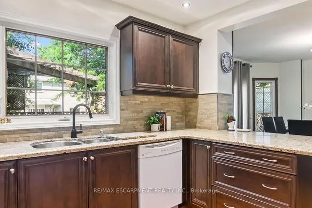 Additional image 12 of 411 Freeman Cres