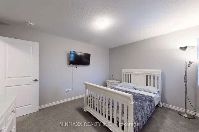 Additional image 37 of 107 Locker Pl