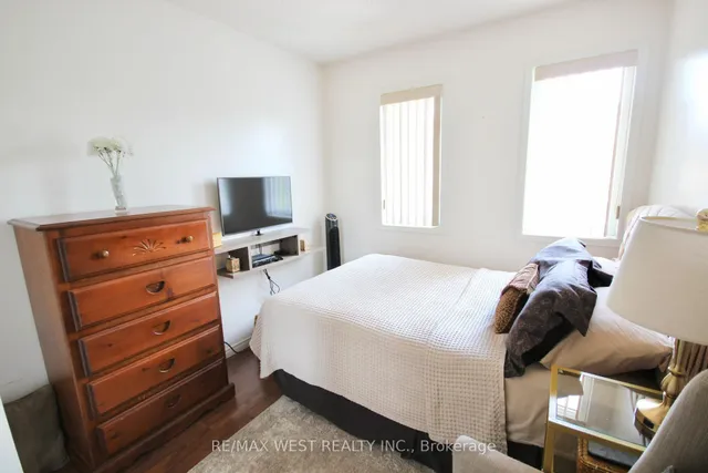 Additional image 26 of 1 Platinum Dr