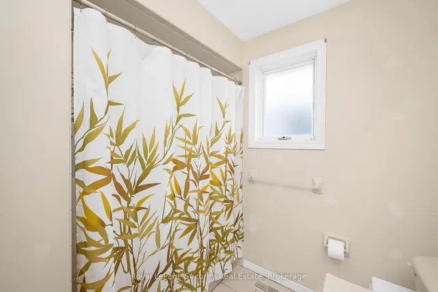 Additional image 24 of 107 Fairington Cres