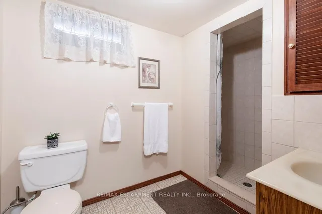 Additional image 18 of 87 Strawberry Dr