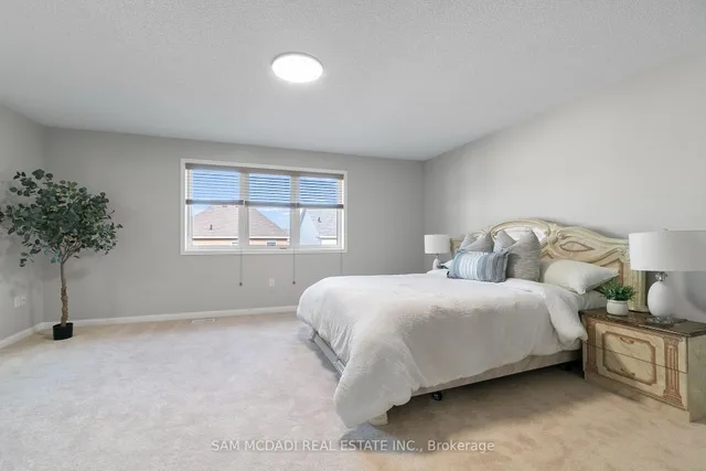 Additional image 22 of 73 Miracle Tr