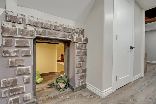 Additional image 33 of 67 Columbus Gate