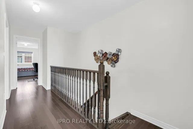 Additional image 19 of 564 Bessborough Dr