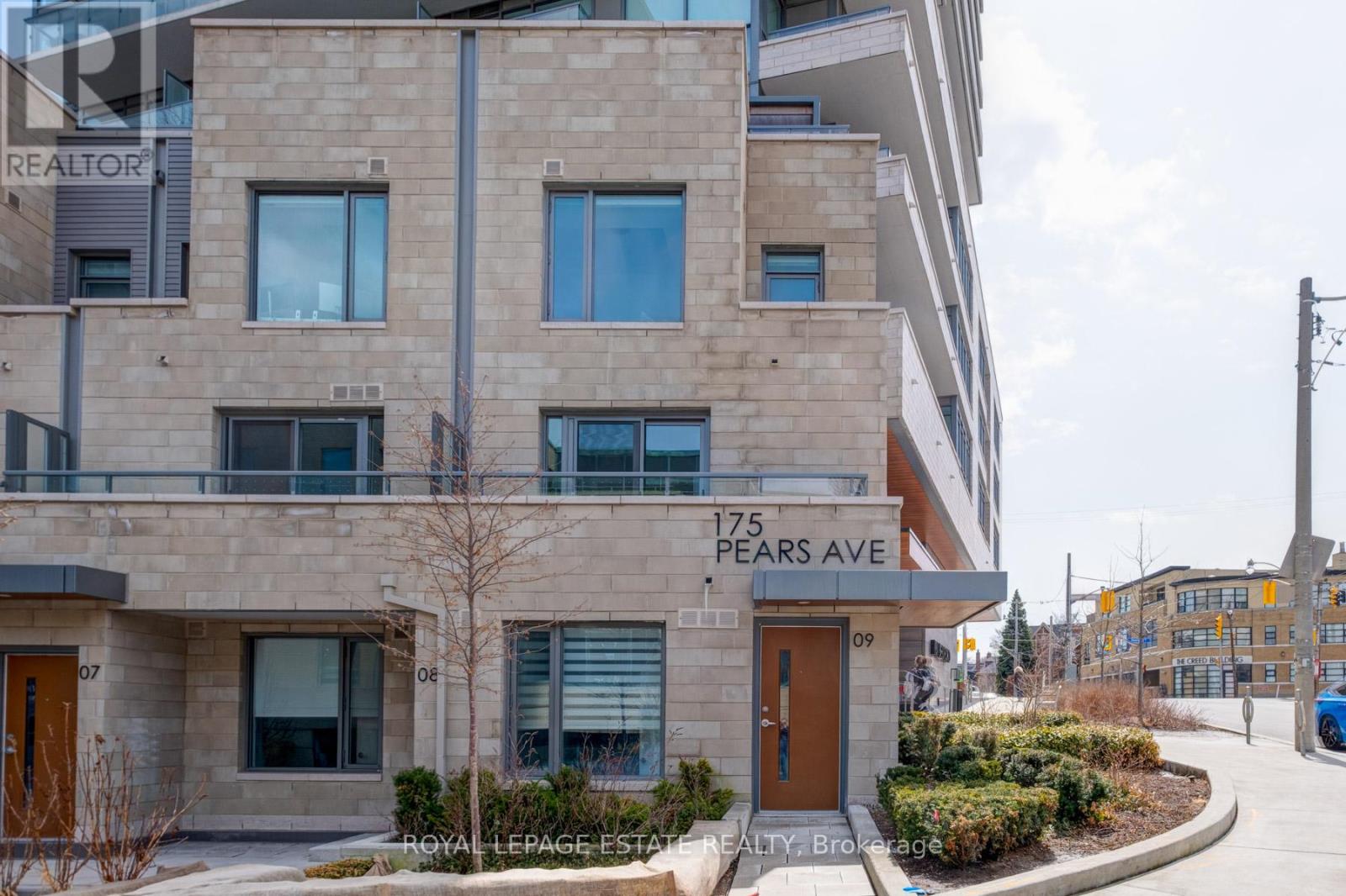 TH9 - 175 PEARS AVENUE|Toronto (Annex), Ontario M5R0C1