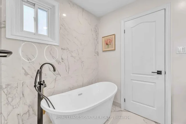 Additional image 24 of 47 Tofino Cres