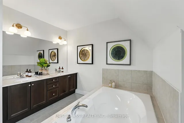 Additional image 30 of 23 Slingsby Lane