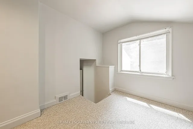 Additional image 11 of 972 Kingsway Dr