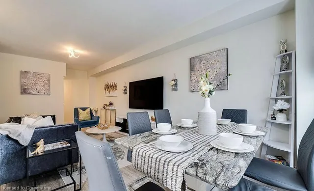 Additional image 6 of 590 North Service Rd