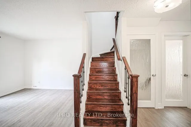 Additional image 7 of 38 Roehampton Cres