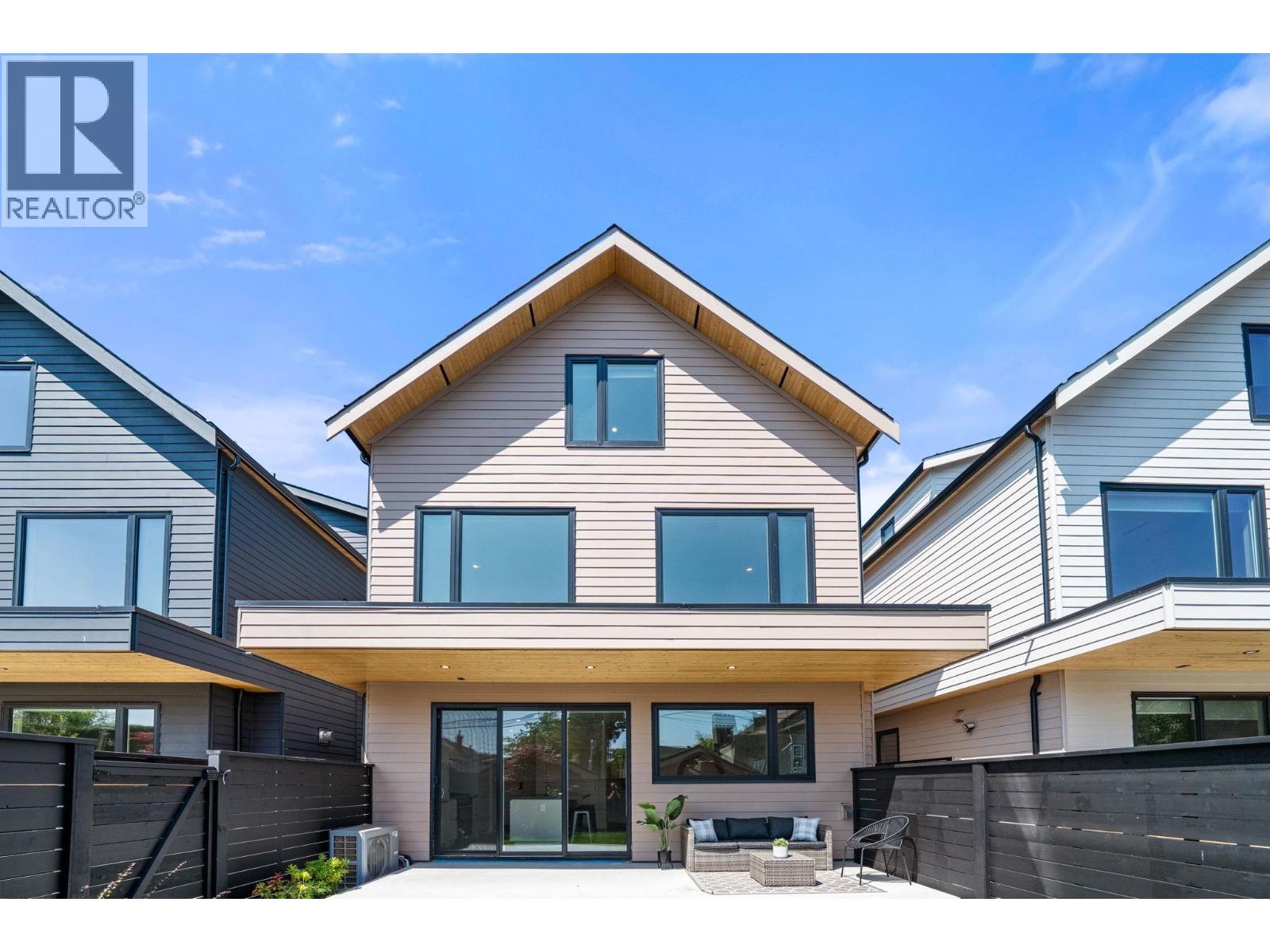 2 638 E 46TH AVENUE|Vancouver, British Columbia V5W2A3