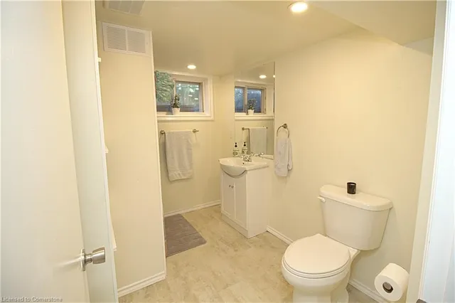 Additional image 27 of 109 Warren Ave