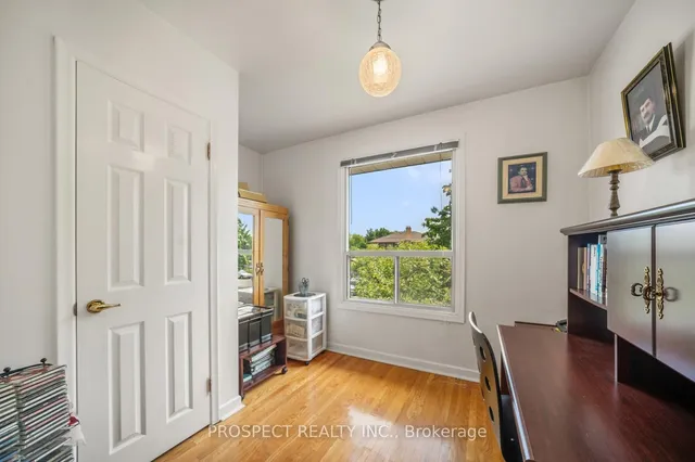 Additional image 20 of 8 Sonnet Crt