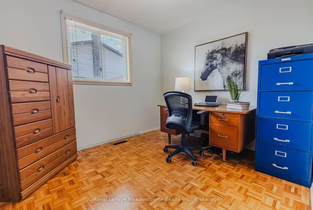 Additional image 25 of 840 Cedarbrae Ave