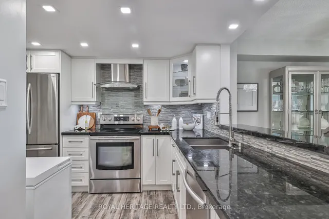 10 Torresdale Ave Unit 806