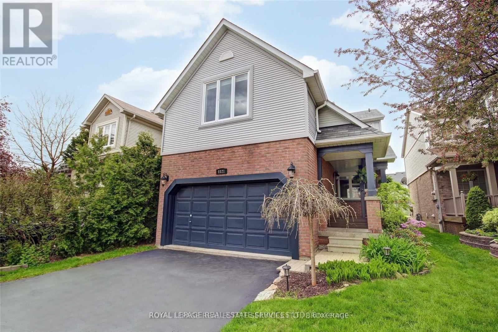 6121 LEESIDE CRESCENT|Mississauga (Central Erin Mills), Ontario L5M5K7