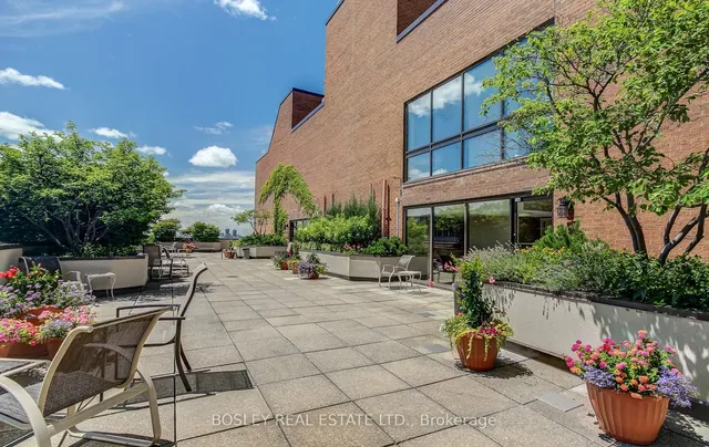 Additional image 37 of 62 Wellesley St Unit 702