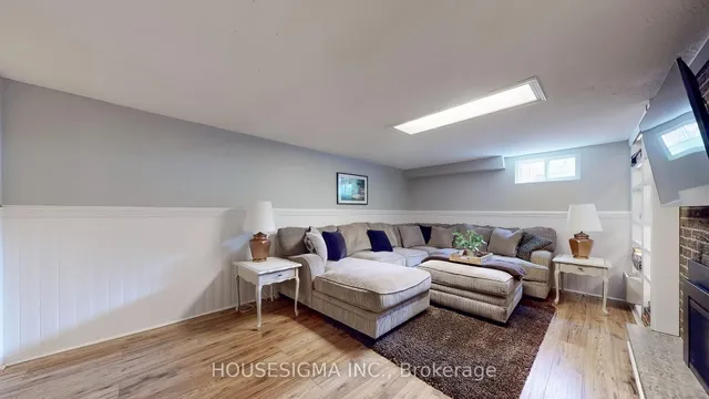 Additional image 21 of 641 Glen Moor Cres