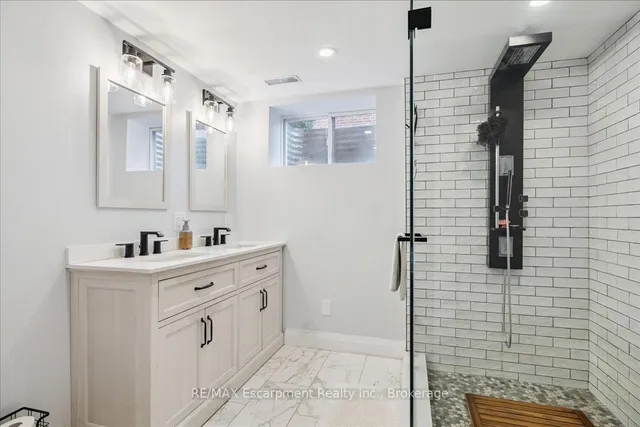 Additional image 39 of 755 Parker Cres