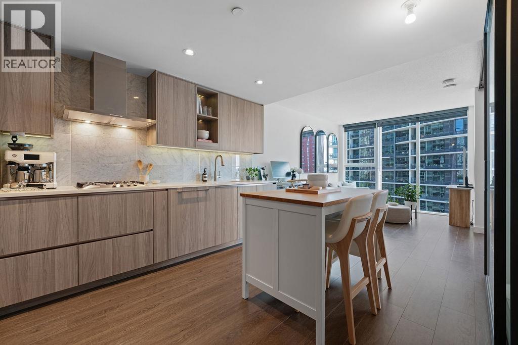 982 87 NELSON STREET|Vancouver, British Columbia V6Z0E8