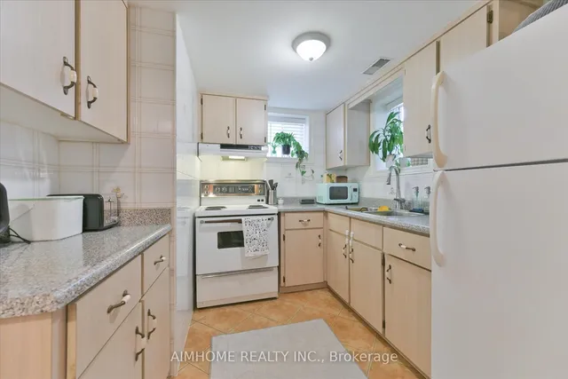 Additional image 23 of 382 Blackthorn Ave