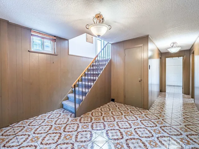 Additional image 19 of 125 Decarie Circ