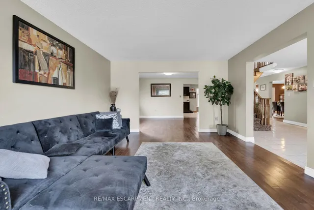 Additional image 20 of 28 DOLMAN St