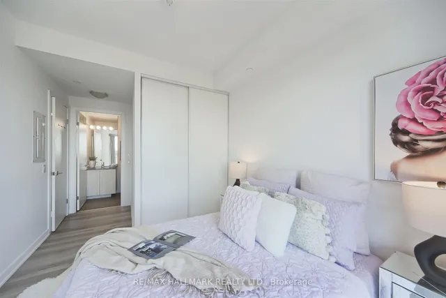 Additional image 28 of 609 Avenue Rd Unit 904