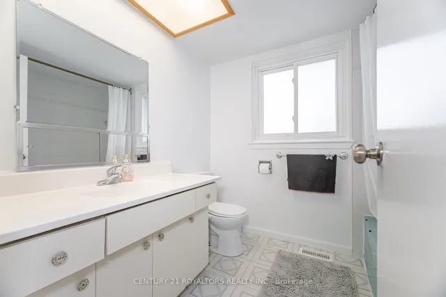 Additional image 28 of 32 Farmington Dr