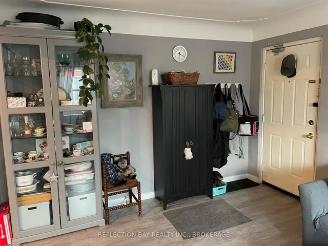 Additional image 3 of 5 Applewood Ave Unit 8