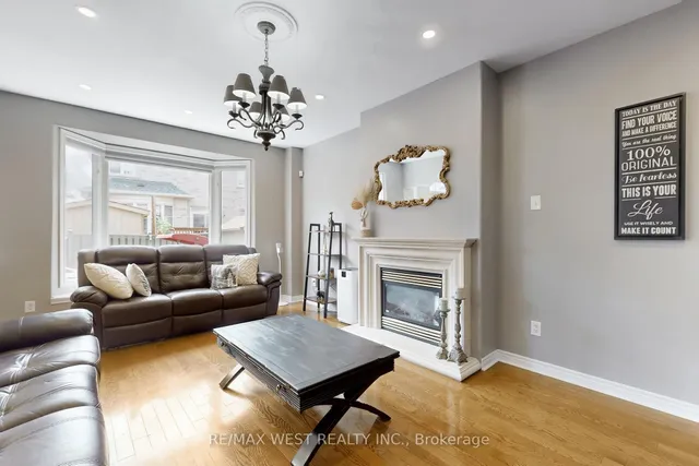 Additional image 12 of 6 Igloo Tr