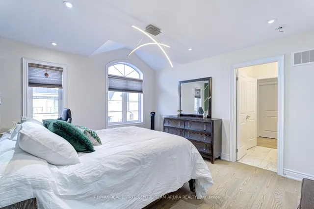 Additional image 32 of 17 Frost St