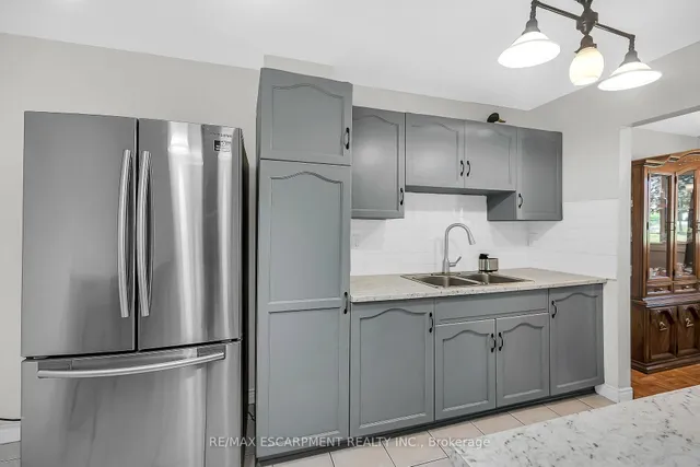 Additional image 16 of 1460 Garth St Unit 18