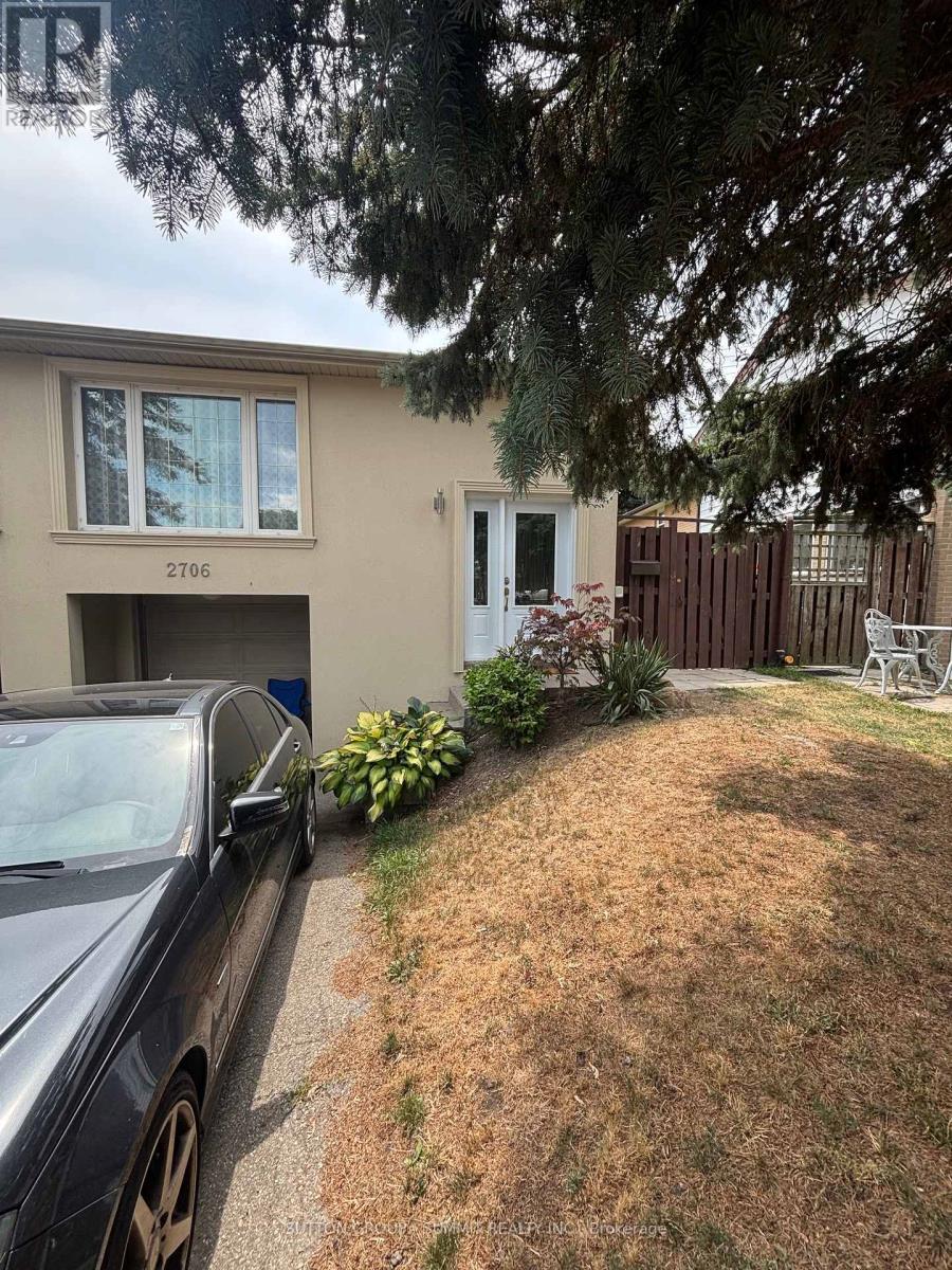 2706 LUNDENE RD BOULEVARD|Mississauga (Clarkson), Ontario L5J3Z1