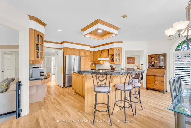 Additional image 13 of 484 Bush Dr