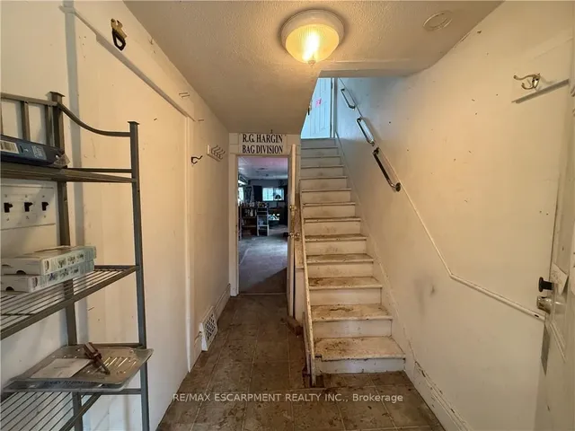 Additional image 8 of 325 WEIR St