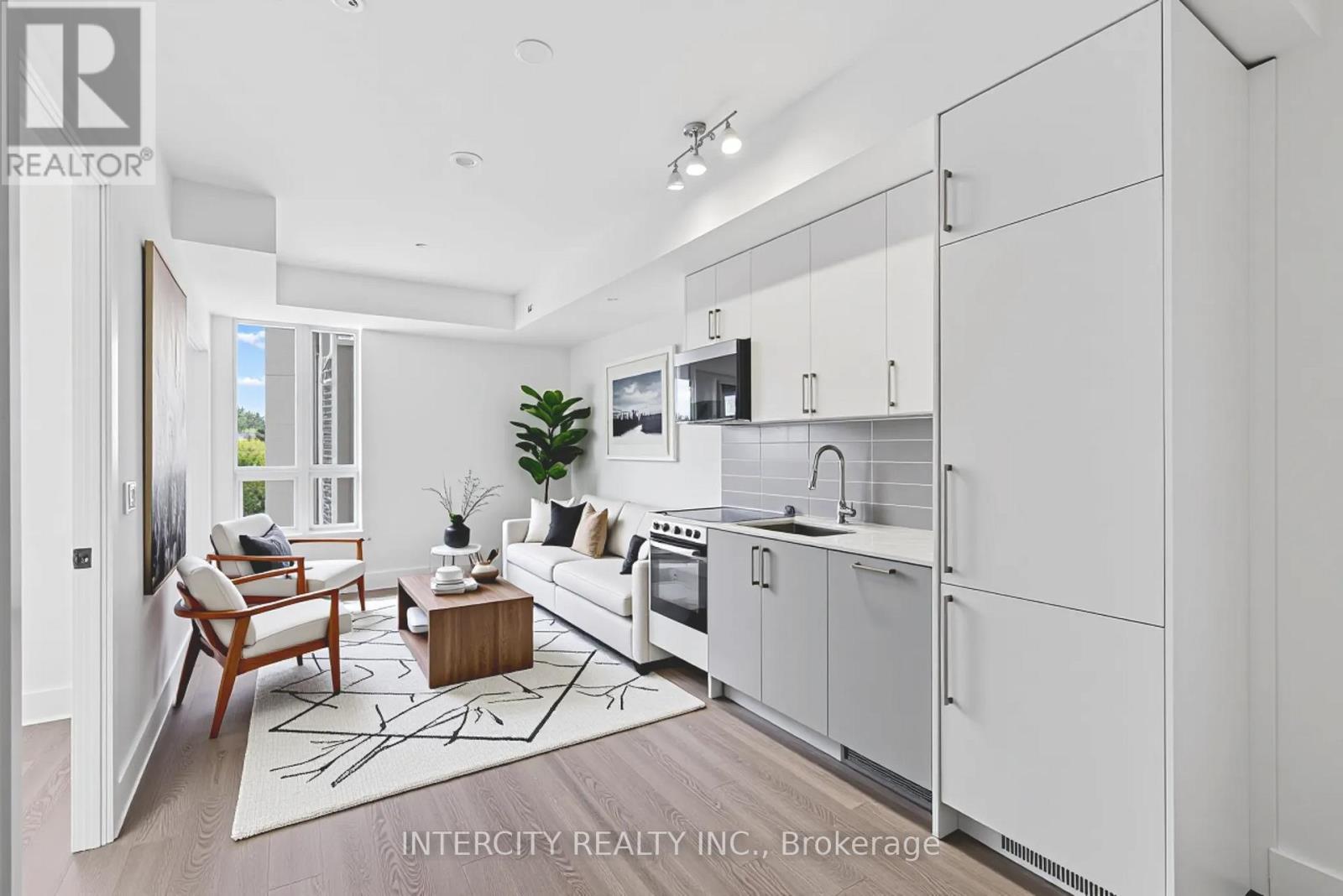 411 - 2075 KING ROAD|King (King City), Ontario L7B0R6