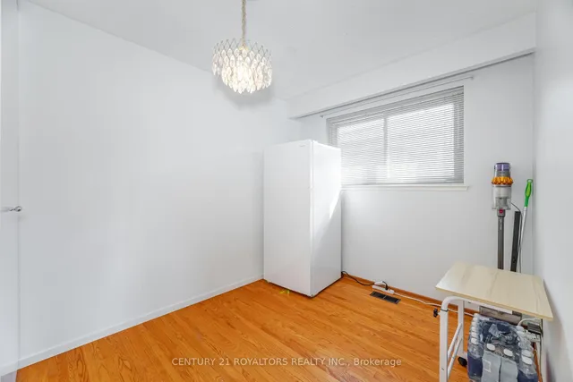 Additional image 29 of 32 Farmington Dr