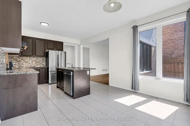 Additional image 19 of 23 Royal Coachman Way