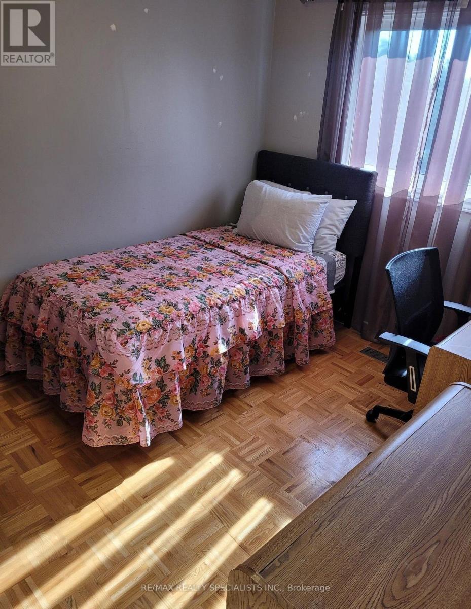 ROOM 2 - 2252 BUTTONBUSH CRESCENT|Mississauga (Erin Mills), Ontario L5L1C5