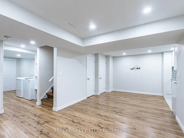 Additional image 33 of 67 Locker Pl