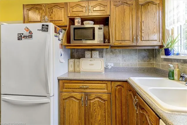 Additional image 13 of 8 Frances Ave