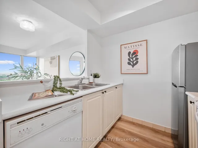 Additional image 6 of 18 Lee Centre Dr Unit 2013