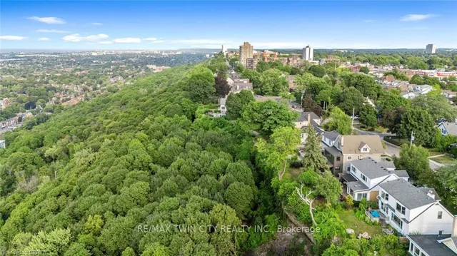 Additional image 23 of 47 Mountain Park Ave